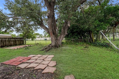 House in Dania Beach, Florida 3 bedrooms, 105.91 sq.m. № 1925013 - photo 19