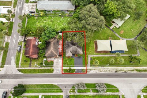 House in Dania Beach, Florida 3 bedrooms, 105.91 sq.m. № 1925013 - photo 25