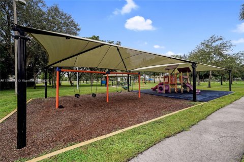 House in Dania Beach, Florida 3 bedrooms, 105.91 sq.m. № 1925013 - photo 22