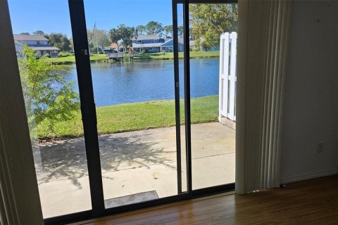 House in New Smyrna Beach, Florida 2 bedrooms, 145.67 sq.m. № 1572267 - photo 16