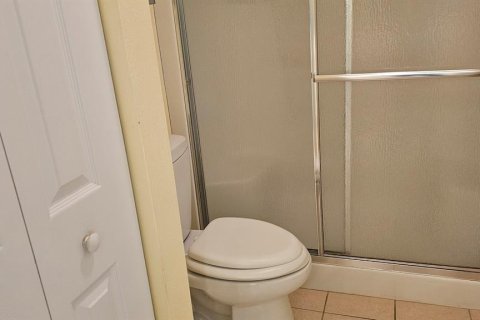 House in New Smyrna Beach, Florida 2 bedrooms, 145.67 sq.m. № 1572267 - photo 9