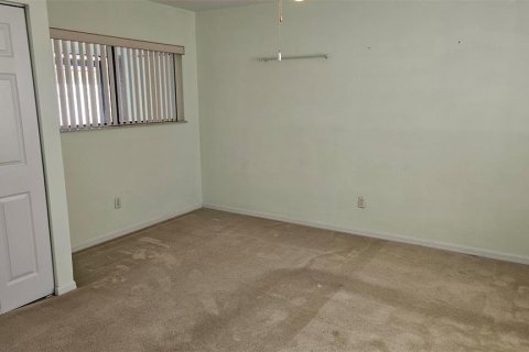House in New Smyrna Beach, Florida 2 bedrooms, 145.67 sq.m. № 1572267 - photo 5