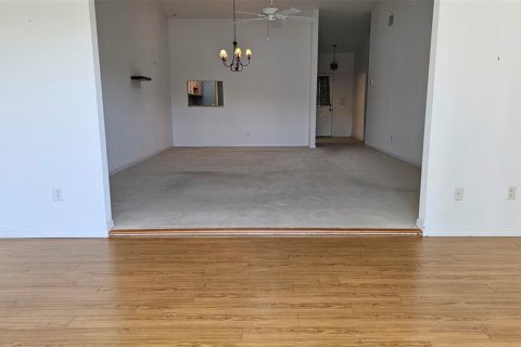 House in New Smyrna Beach, Florida 2 bedrooms, 145.67 sq.m. № 1572267 - photo 19
