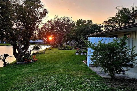 House in New Smyrna Beach, Florida 2 bedrooms, 145.67 sq.m. № 1572267 - photo 4