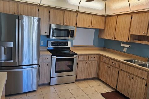 House in New Smyrna Beach, Florida 2 bedrooms, 145.67 sq.m. № 1572267 - photo 24