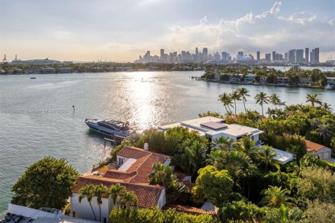 Купить виллу или дом в Майами-Бич, Флорида 4 спальни, 469.16м2, № 2040151 - фото 12