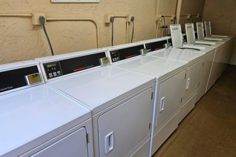 Купить кондоминиум в Палм Спрингс, Флорида 3 комнаты, 60.39м2, № 2084110 - фото 15