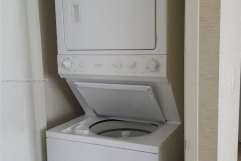 Купить кондоминиум в Санни-Айлс-Бич, Флорида 61.69м2, № 2015320 - фото 16