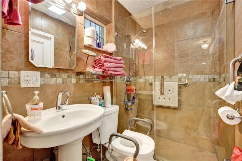 Casa en venta en Miami, Florida, 4 dormitorios, 149.76 m2 № 2057128 - foto 17