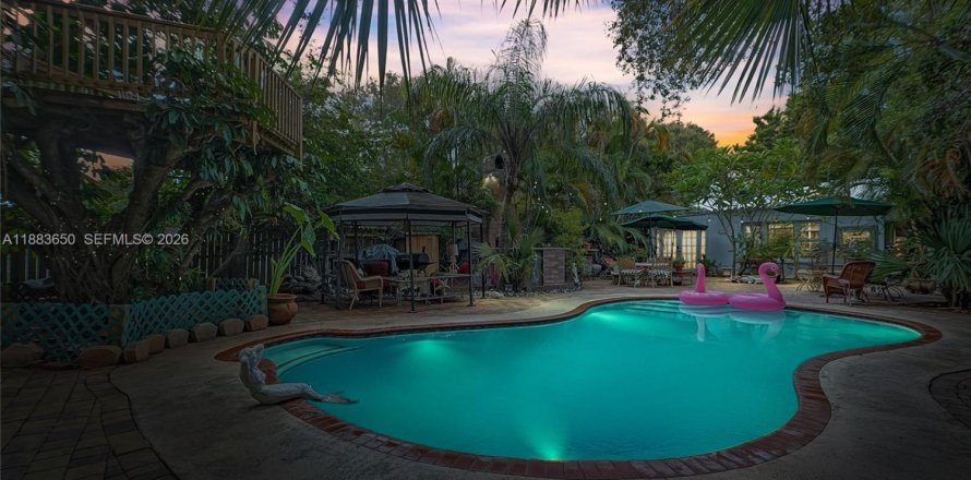 Casa en Miami, Florida 4 dormitorios, 149.76 m2 № 2057128