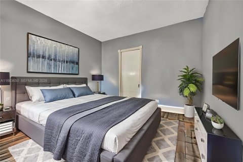 Casa en venta en Miami, Florida, 4 dormitorios, 149.76 m2 № 2057128 - foto 5