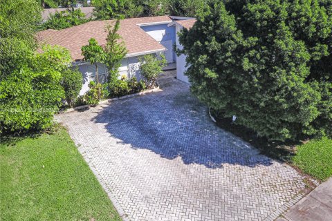 Купить виллу или дом в Дирфилд-Бич, Флорида 3 спальни, 138.8м2, № 1990820 - фото 8