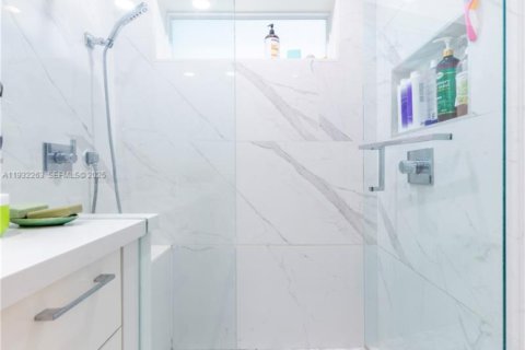 Купить виллу или дом в Дирфилд-Бич, Флорида 3 спальни, 138.8м2, № 1990820 - фото 25