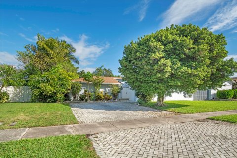 Купить виллу или дом в Дирфилд-Бич, Флорида 3 спальни, 138.8м2, № 1990820 - фото 2