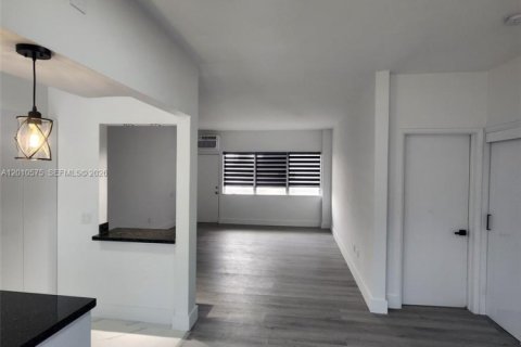 Квартира в Майами-Бич, Флорида 1 спальня, 74.32м2 № 2090713