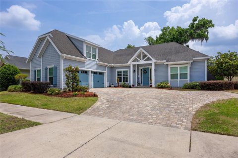 House in Gainesville, Florida 5 bedrooms, 289.02 sq.m. № 2137547