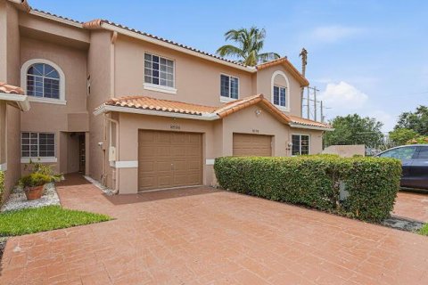 Townhouse in Tamarac, Florida 3 bedrooms, 125.7 sq.m. № 2250127