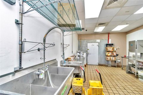 Propiedad comercial en alquiler en Gainesville, Florida, 231.23 m2 № 1803333 - foto 17
