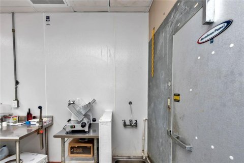 Propiedad comercial en alquiler en Gainesville, Florida, 231.23 m2 № 1803333 - foto 19