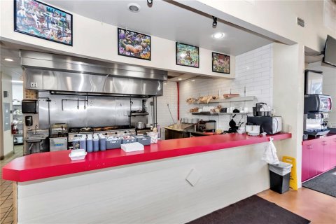 Propiedad comercial en alquiler en Gainesville, Florida, 231.23 m2 № 1803333 - foto 7