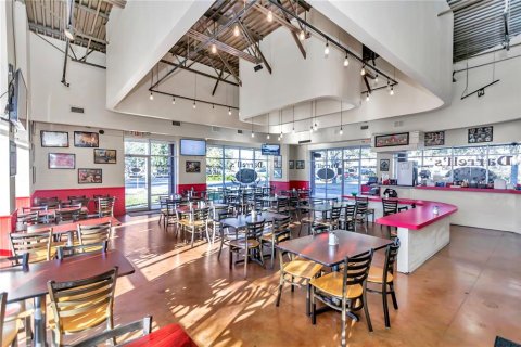 Propiedad comercial en alquiler en Gainesville, Florida, 231.23 m2 № 1803333 - foto 9