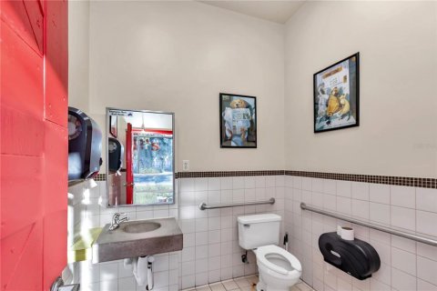 Propiedad comercial en alquiler en Gainesville, Florida, 231.23 m2 № 1803333 - foto 24