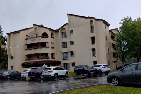 Condo in Miami, Florida, 3 bedrooms  № 2077905