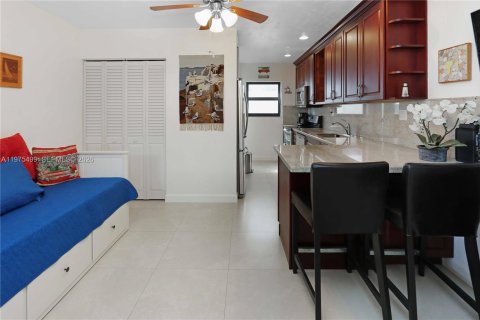 Condo in Hollywood, Florida  № 2040056 - photo 4