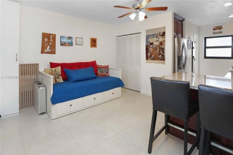 Condo in Hollywood, Florida  № 2040056 - photo 5