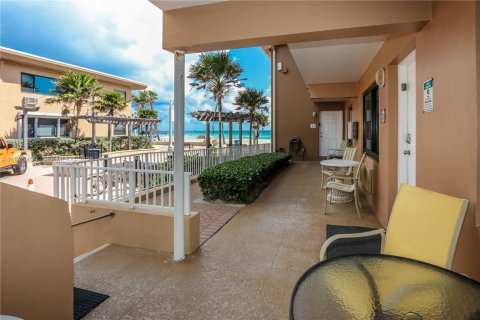 Condo in Hollywood, Florida  № 2040056 - photo 2