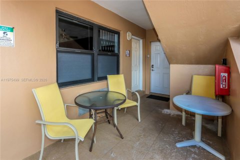 Condo in Hollywood, Florida  № 2040056 - photo 3