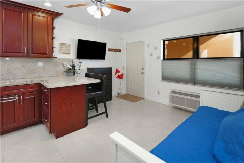 Condo in Hollywood, Florida  № 2040056 - photo 7
