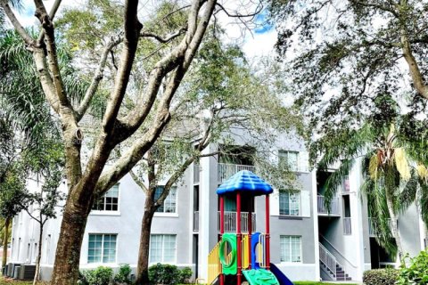 Condo in Pembroke Pines, Florida, 2 bedrooms  № 2020674 - photo 4