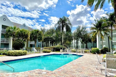 Condo in Pembroke Pines, Florida, 2 bedrooms  № 2020674 - photo 5