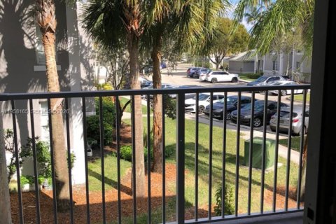 Condo in Pembroke Pines, Florida, 2 bedrooms  № 2020674 - photo 17