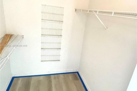 Condo in Pembroke Pines, Florida, 2 bedrooms  № 2020674 - photo 14