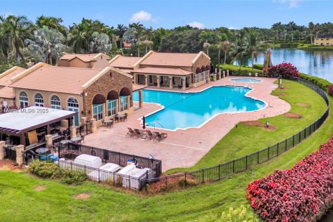 Снять в аренду кондоминиум в Хомстед, Флорида 3 спальни, 98.66м2, № 1950593 - фото 1