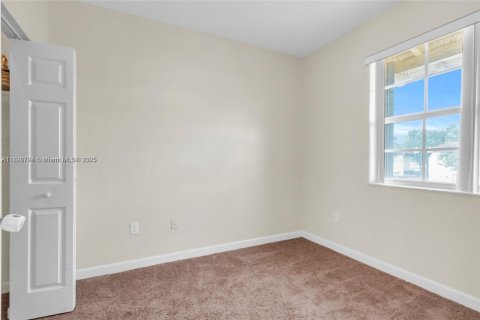 Снять в аренду кондоминиум в Хомстед, Флорида 3 спальни, 98.66м2, № 1950593 - фото 17