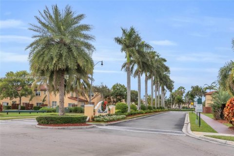 Снять в аренду кондоминиум в Хомстед, Флорида 3 спальни, 98.66м2, № 1950593 - фото 24