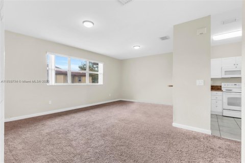 Снять в аренду кондоминиум в Хомстед, Флорида 3 спальни, 98.66м2, № 1950593 - фото 6