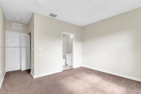 Снять в аренду кондоминиум в Хомстед, Флорида 3 спальни, 98.66м2, № 1950593 - фото 8