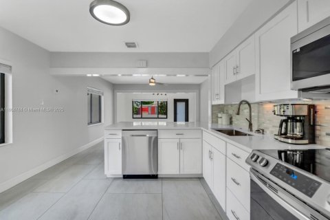 Villa ou maison à vendre à Hollywood, Floride: 3 chambres, 116.69 m2 № 1893382 - photo 6