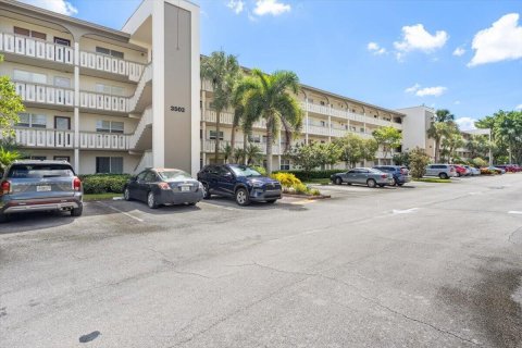 Copropriété à vendre à Coconut Creek, Floride: 2 chambres, 118.17 m2 № 2403871 - photo 24