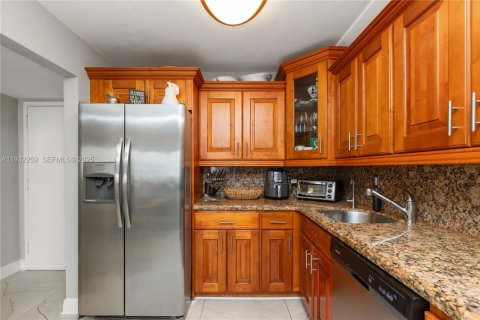 Condominio en alquiler en Hollywood, Florida, 2 dormitorios, 99.41 m2 № 1990680 - foto 13