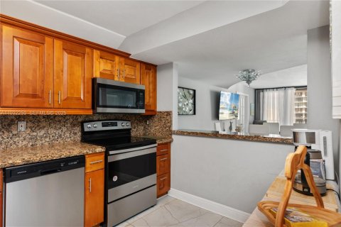 Condominio en alquiler en Hollywood, Florida, 2 dormitorios, 99.41 m2 № 1990680 - foto 12