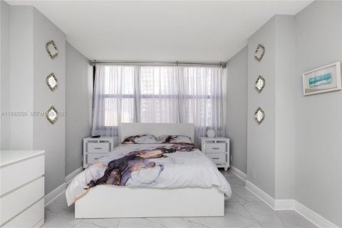 Condominio en alquiler en Hollywood, Florida, 2 dormitorios, 99.41 m2 № 1990680 - foto 18