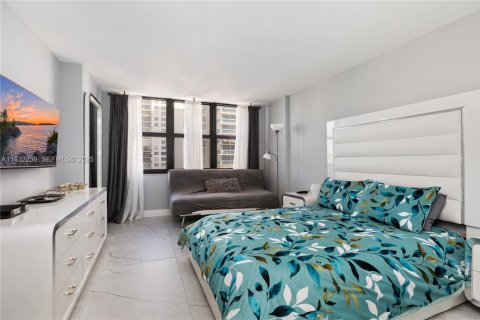 Condominio en alquiler en Hollywood, Florida, 2 dormitorios, 99.41 m2 № 1990680 - foto 15