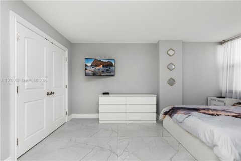 Condominio en alquiler en Hollywood, Florida, 2 dormitorios, 99.41 m2 № 1990680 - foto 19