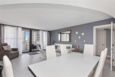 Condominio en alquiler en Hollywood, Florida, 2 dormitorios, 99.41 m2 № 1990680 - foto 8