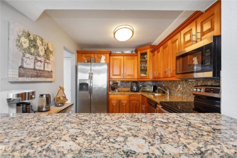 Condominio en alquiler en Hollywood, Florida, 2 dormitorios, 99.41 m2 № 1990680 - foto 10